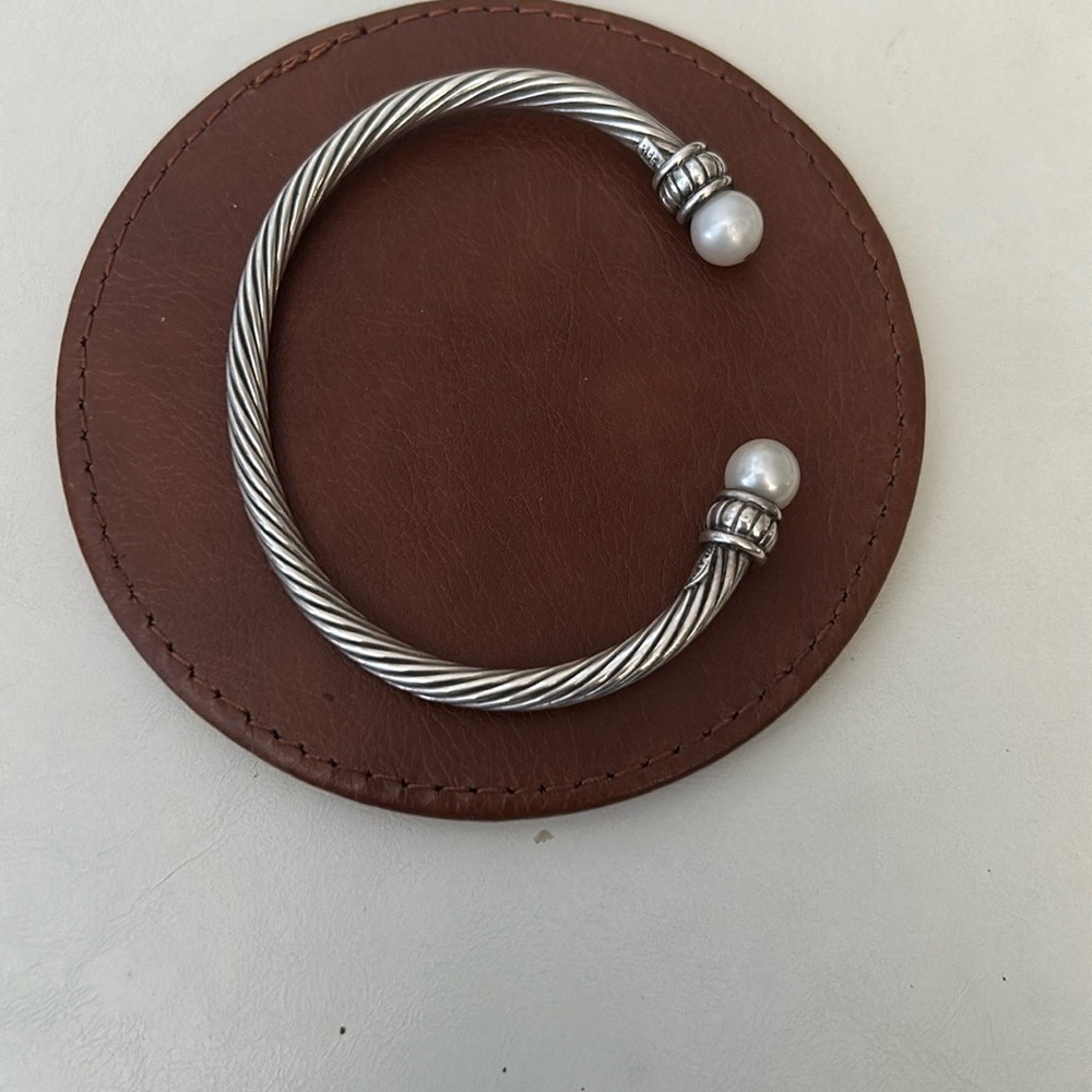Sleek Silver Cuff Bracelet with Modern Design